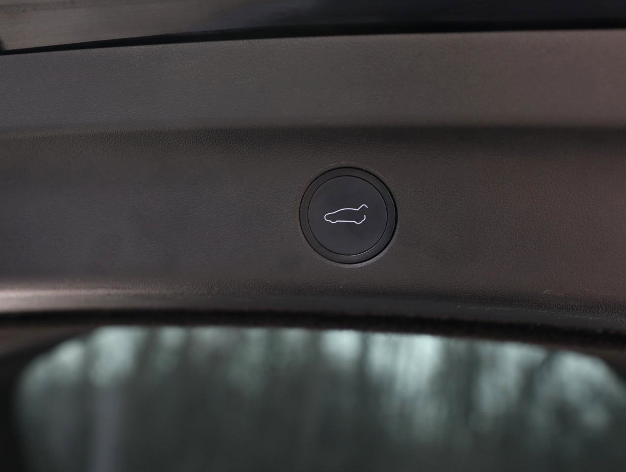 Used 2020 Tesla Model Y Long Range image 14