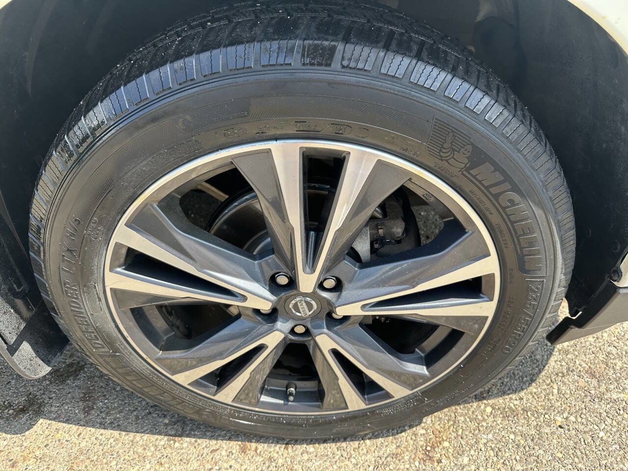 Used 2018 Nissan Pathfinder Platinum image 32