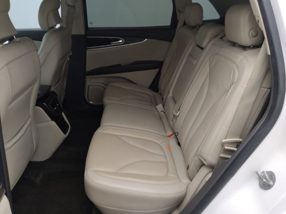 Used 2017 Lincoln MKX Reserve w/ Driver Assistance Package FWD image 18