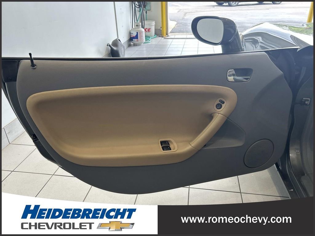 Used 2006 Pontiac Solstice Convertible w/ Premium Package RWD image 10