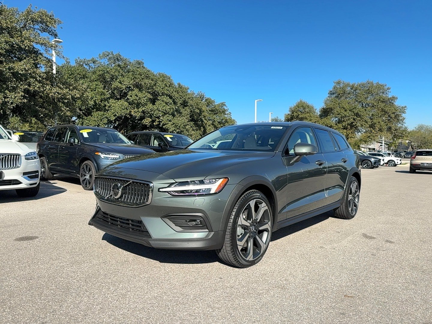 New 2026 Volvo V60 B5 Cross Country Plus w/ Climate Package AWD/4WD image 2