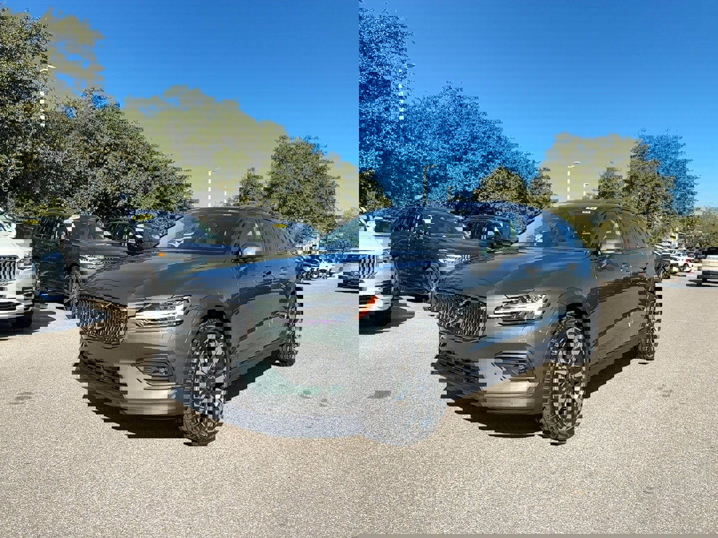 New 2026 Volvo V60 B5 Cross Country Plus w/ Climate Package image 2