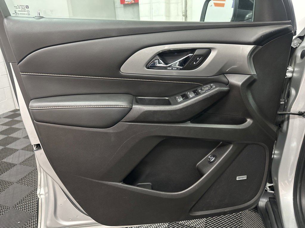 Used 2021 Chevrolet Traverse RS image 18
