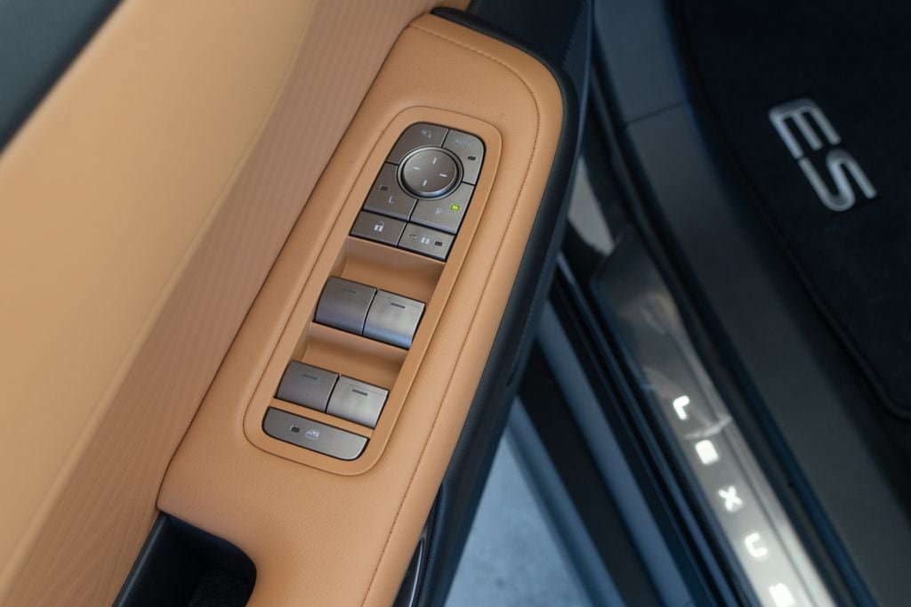 New 2026 Lexus ES 350e w/ Convenience Package FWD image 15