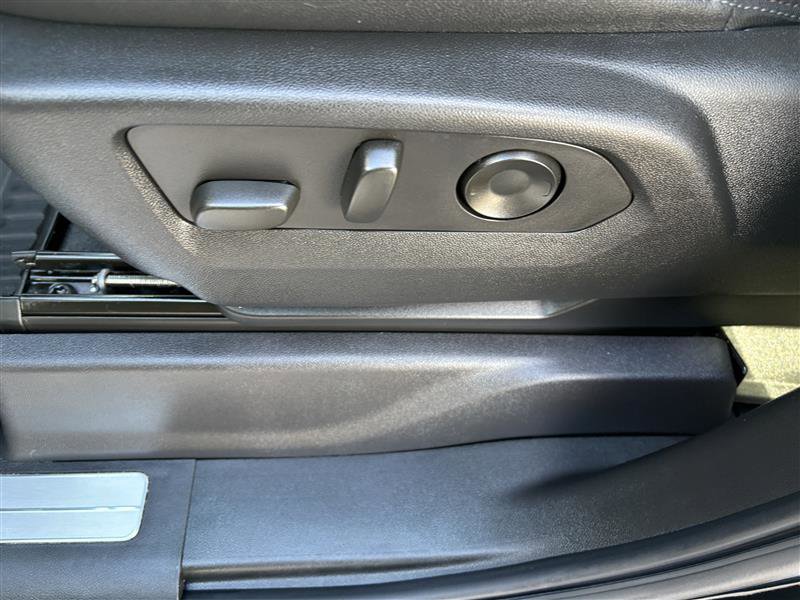 Used 2023 Chevrolet Silverado 1500 High Country w/ Technology Package image 9