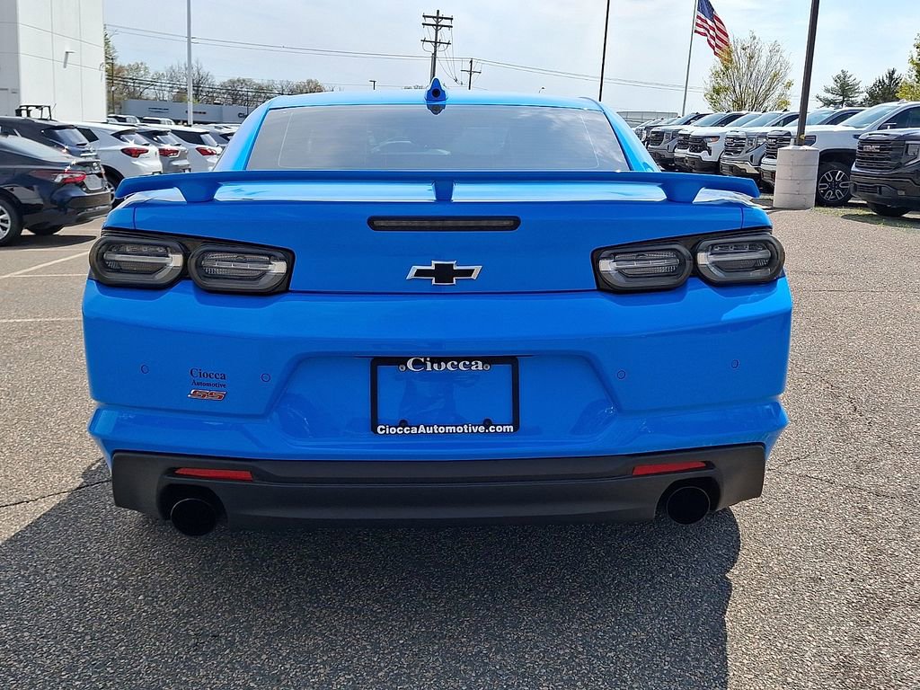 Used 2022 Chevrolet Camaro SS RWD image 8