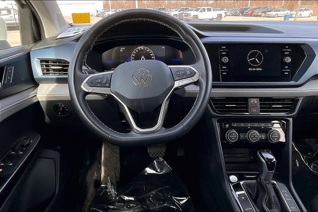 Used 2024 Volkswagen Taos SE image 5