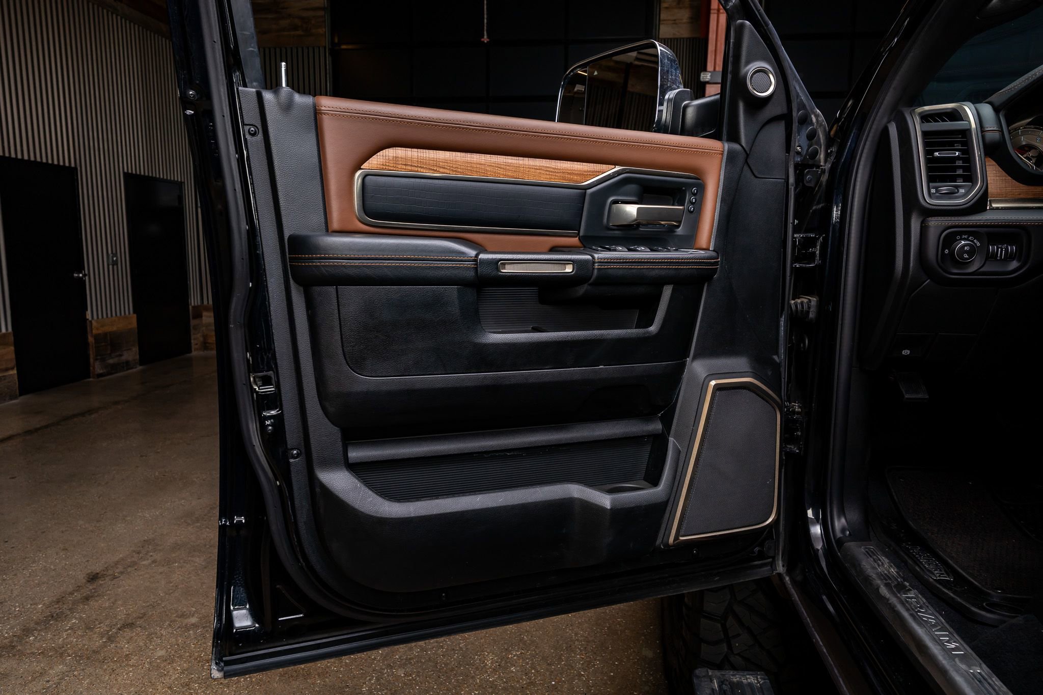 Used 2019 RAM 2500 Limited image 36