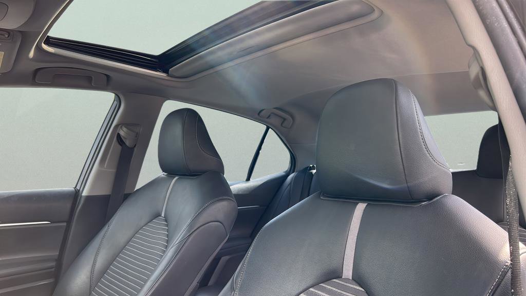 Used 2018 Toyota Camry SE w/ Moonroof Package FWD image 13