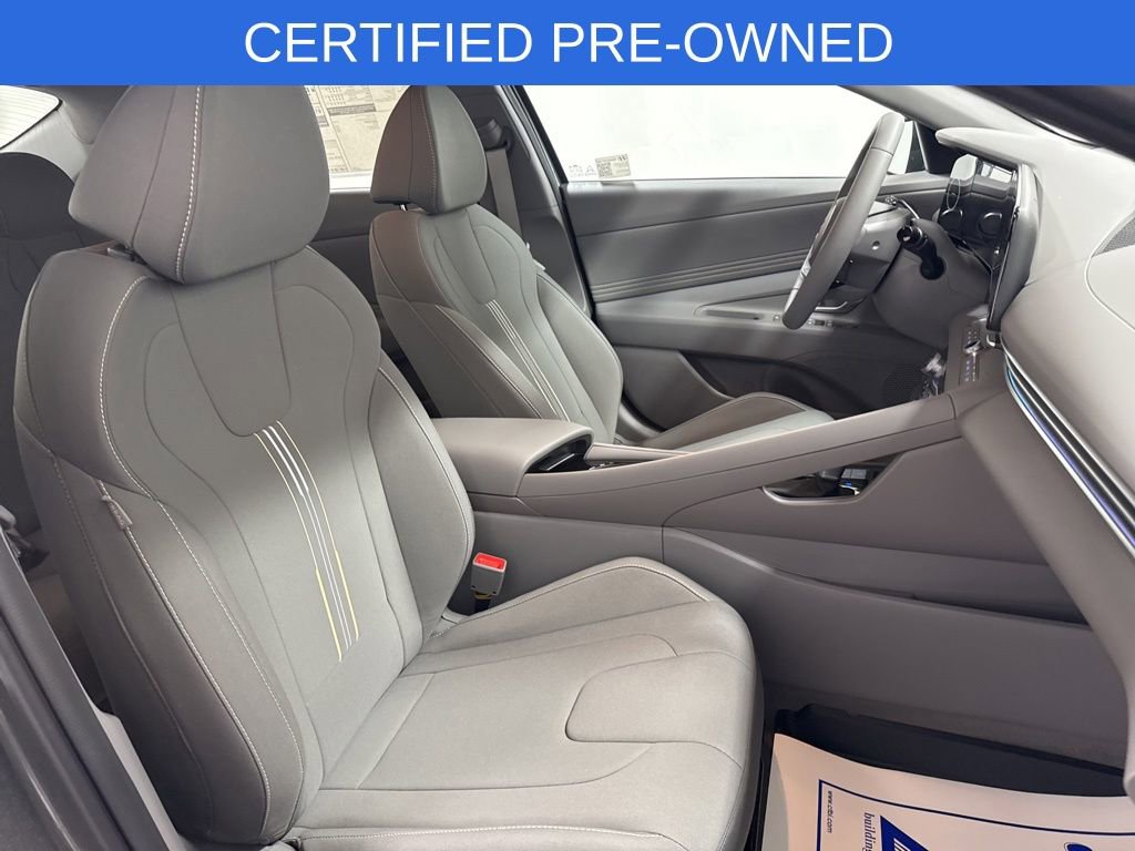 Used 2025 Hyundai Elantra SEL image 22