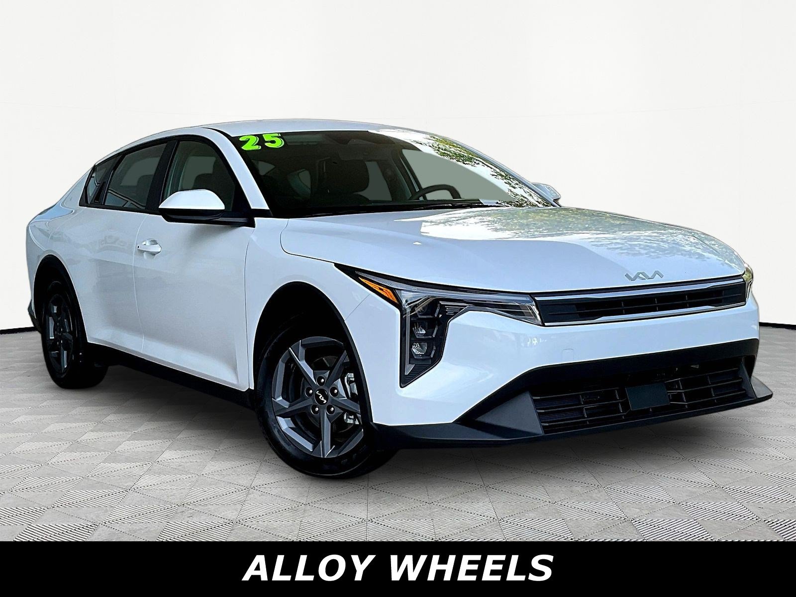Used 2025 Kia K4 FWD image 3