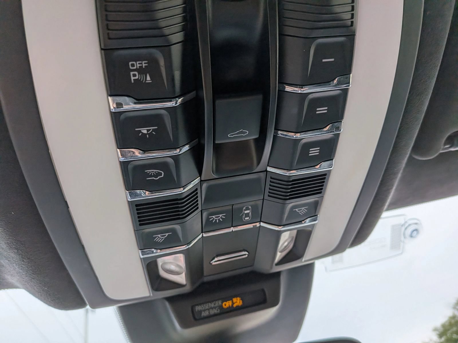 Used 2017 Porsche Macan Turbo AWD/4WD image 47