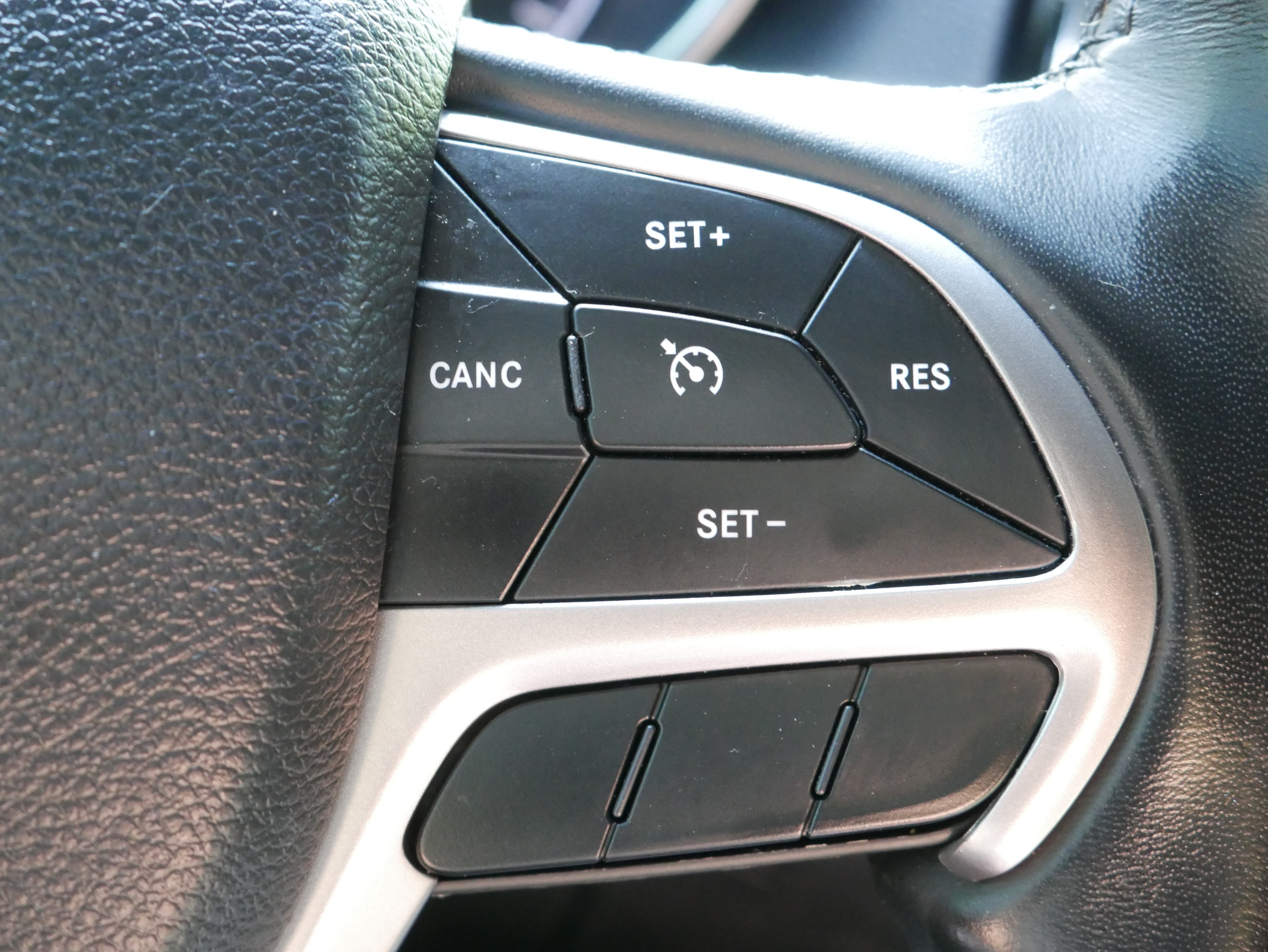 Used 2020 Jeep Grand Cherokee Altitude AWD/4WD image 24