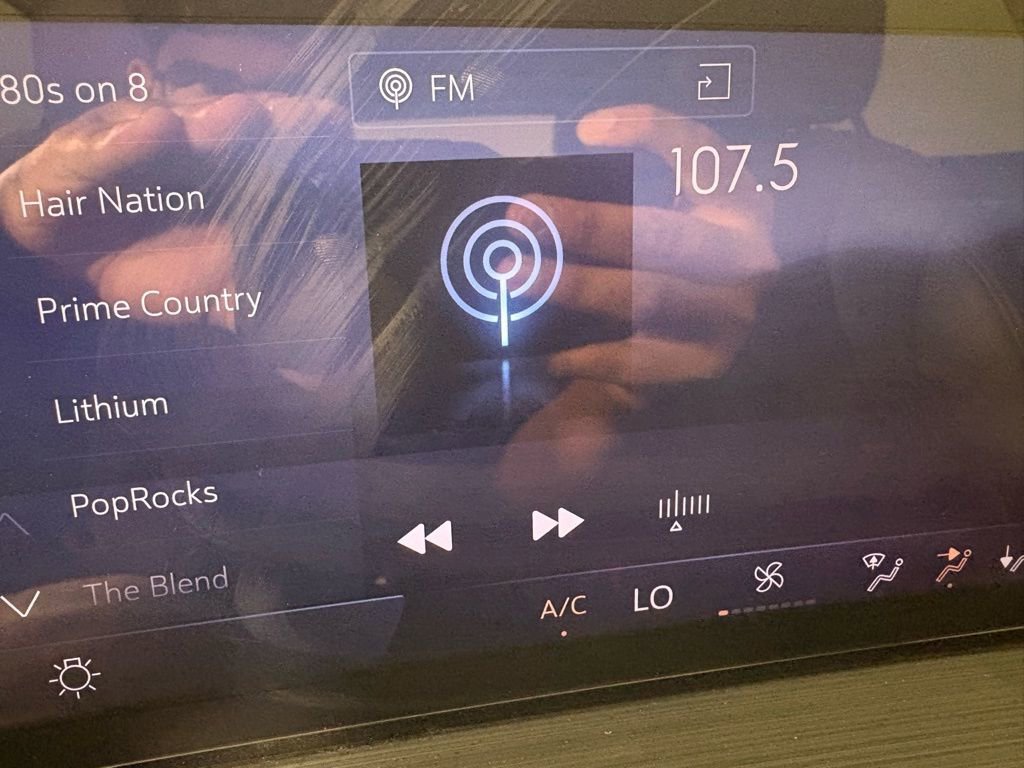 Used 2025 Buick Envision Preferred image 28