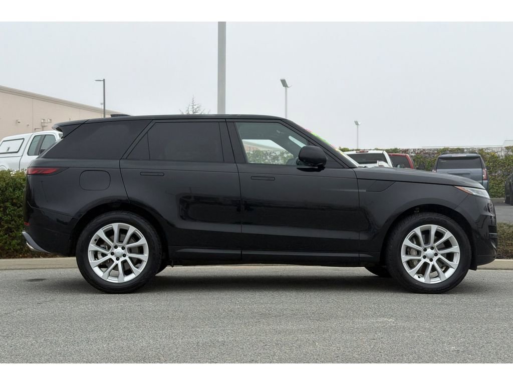 Used 2025 Land Rover Range Rover Sport SE image 3