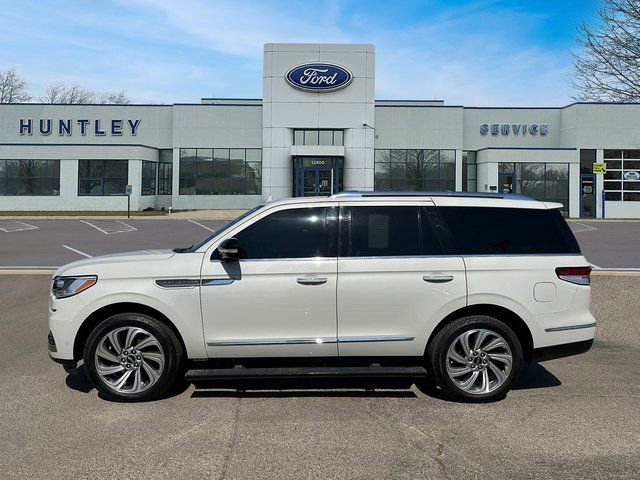 Used 2022 Lincoln Navigator Reserve image 7