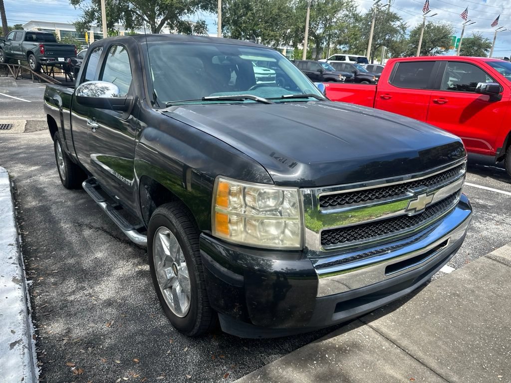 Used 2010 Chevrolet Silverado 1500 LT w/ Power Pack Plus RWD image 2
