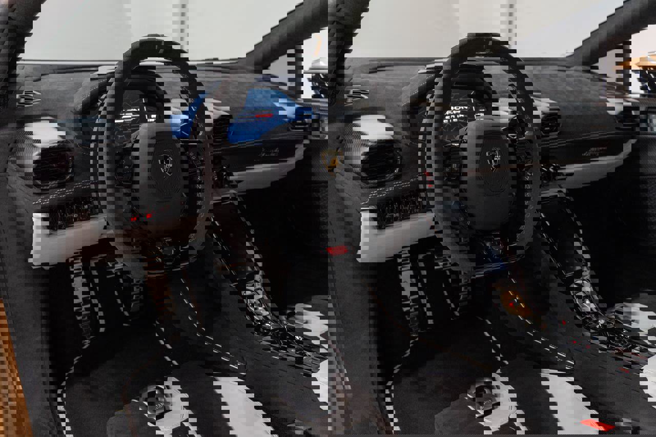 Used 2024 Lamborghini Huracan Tecnica image 2