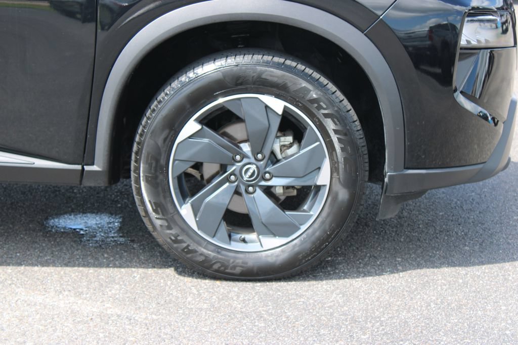 Used 2024 Nissan Rogue SV AWD/4WD image 12
