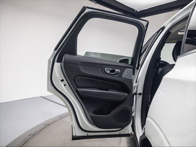 Used 2021 Volvo XC60 T8 Inscription w/ Advanced Package image 28