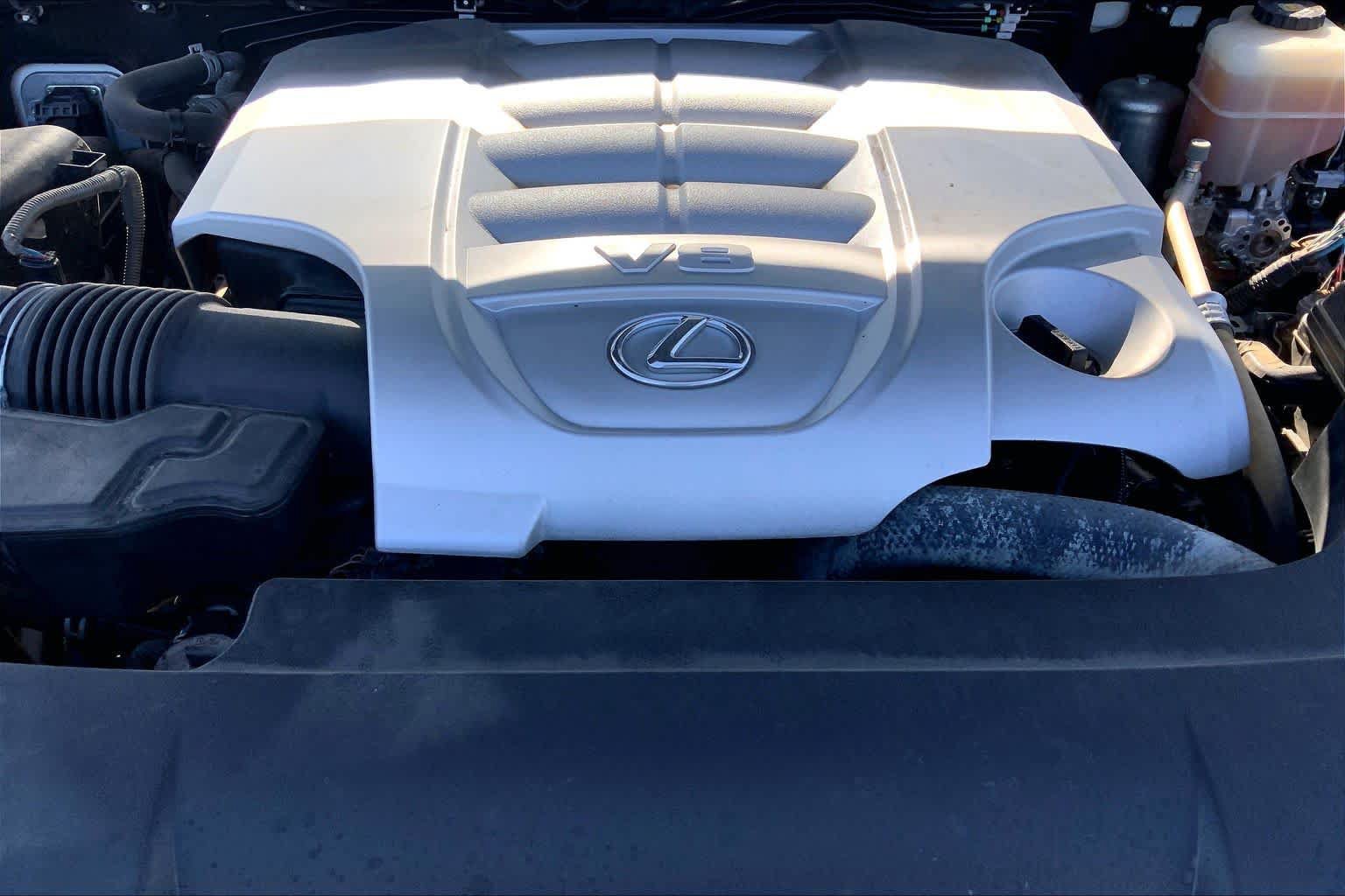 Used 2019 Lexus LX 570 4WD w/ Luxury Package image 33