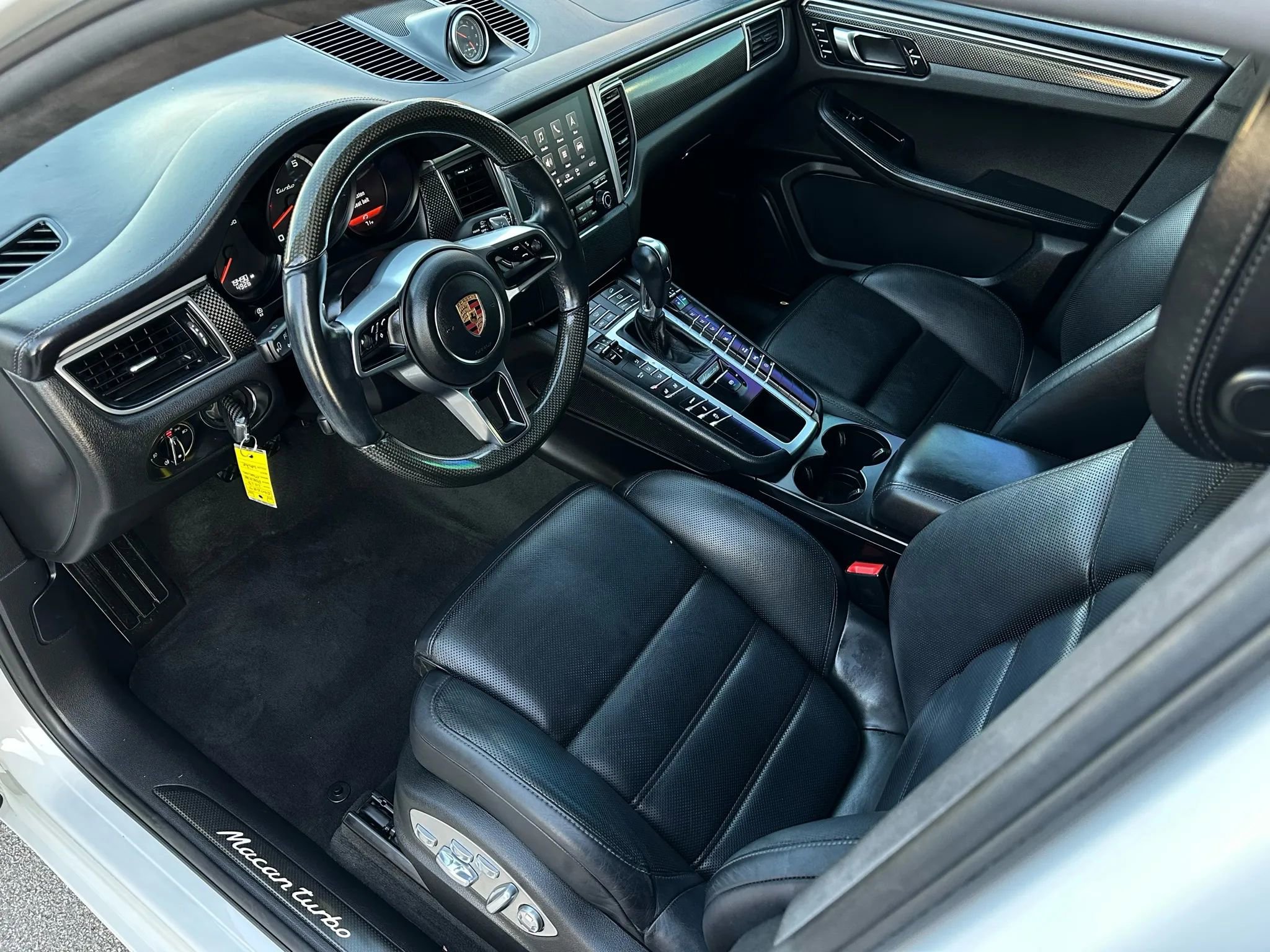 Used 2017 Porsche Macan Turbo image 15