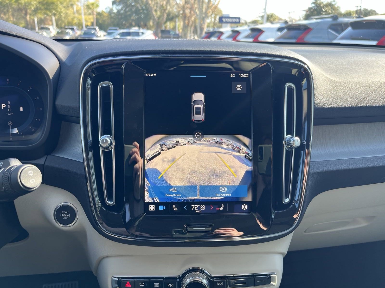 New 2025 Volvo XC40 B5 Ultra w/ Protection Package Premier image 28