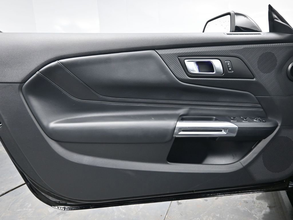 Used 2025 Ford Mustang Premium image 26