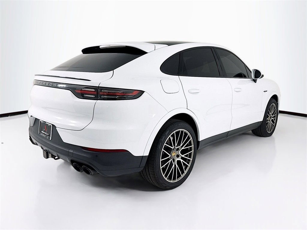 Used 2022 Porsche Cayenne Platinum Edition image 9