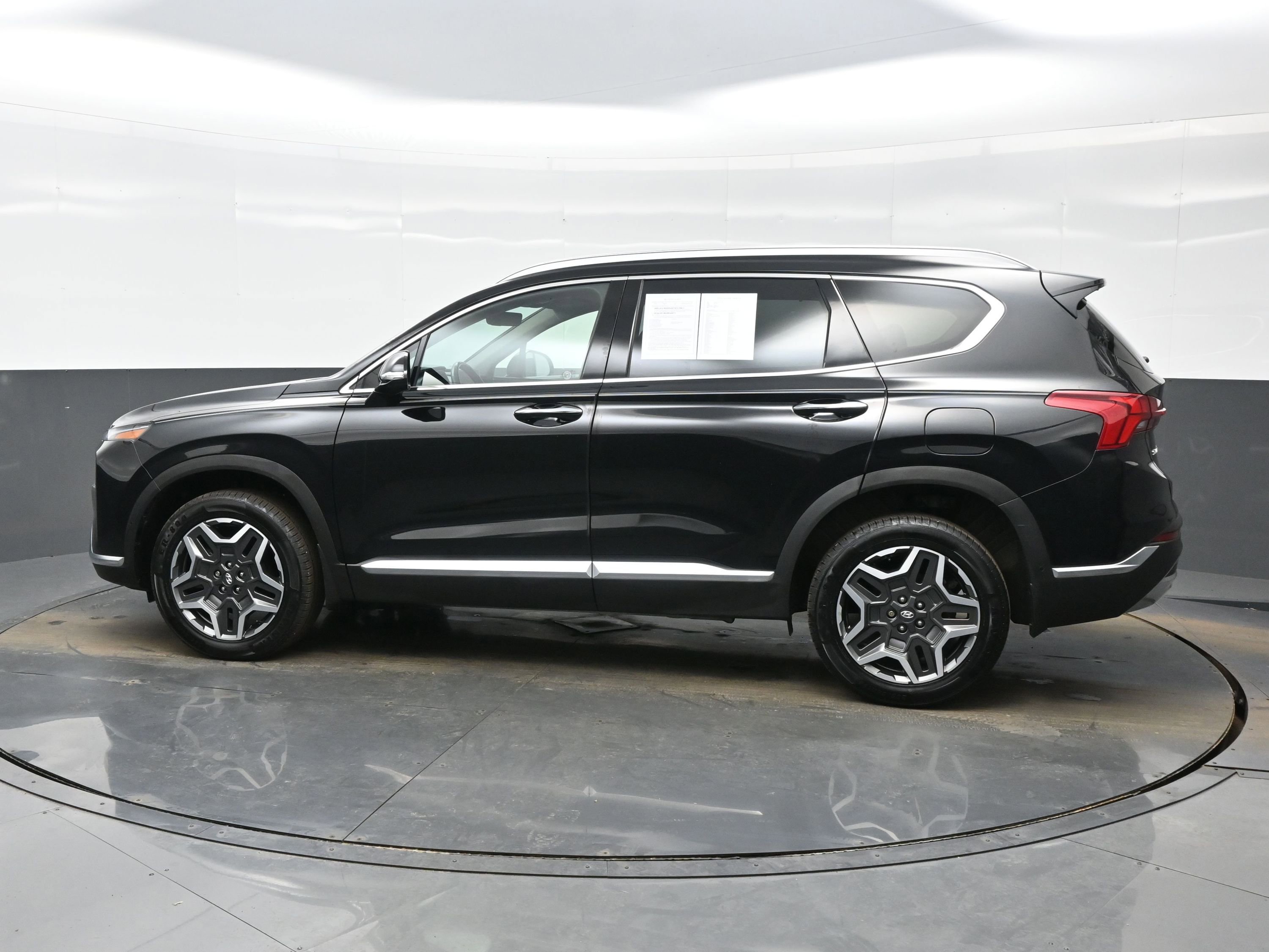 Certified 2023 Hyundai Santa Fe Limited image 3