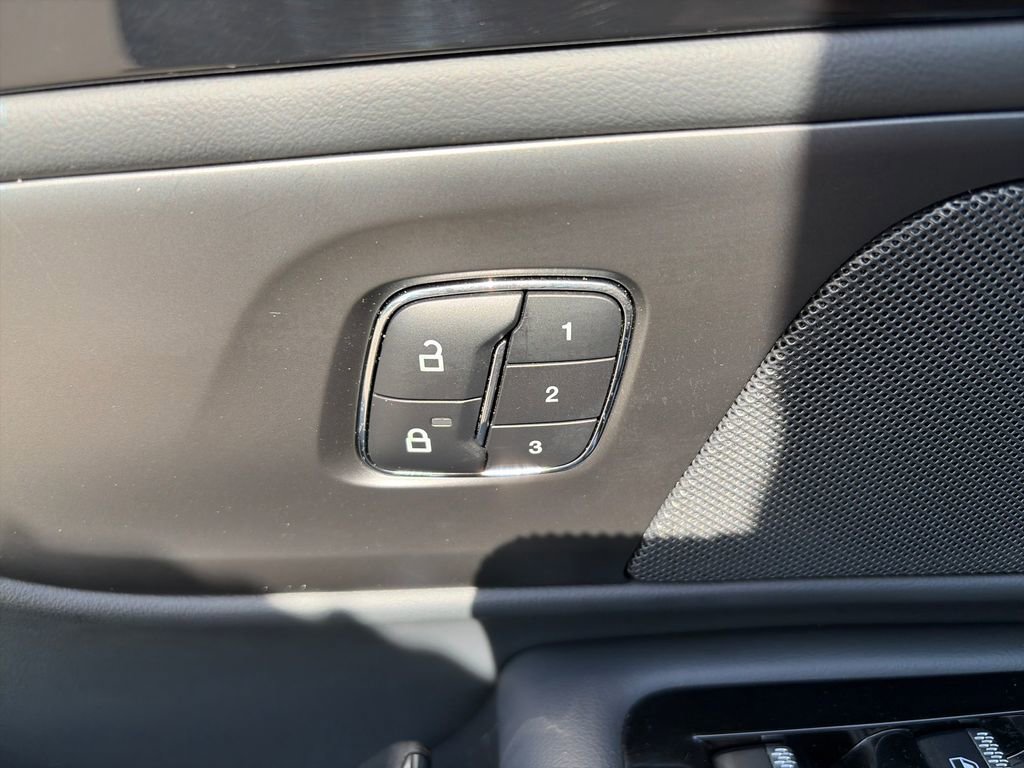 Used 2024 Lincoln Nautilus Premier w/ Equipment Group 102A AWD/4WD image 18