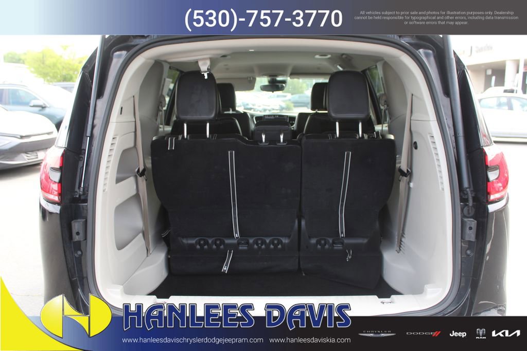 Used 2024 Chrysler Pacifica Touring-L image 10