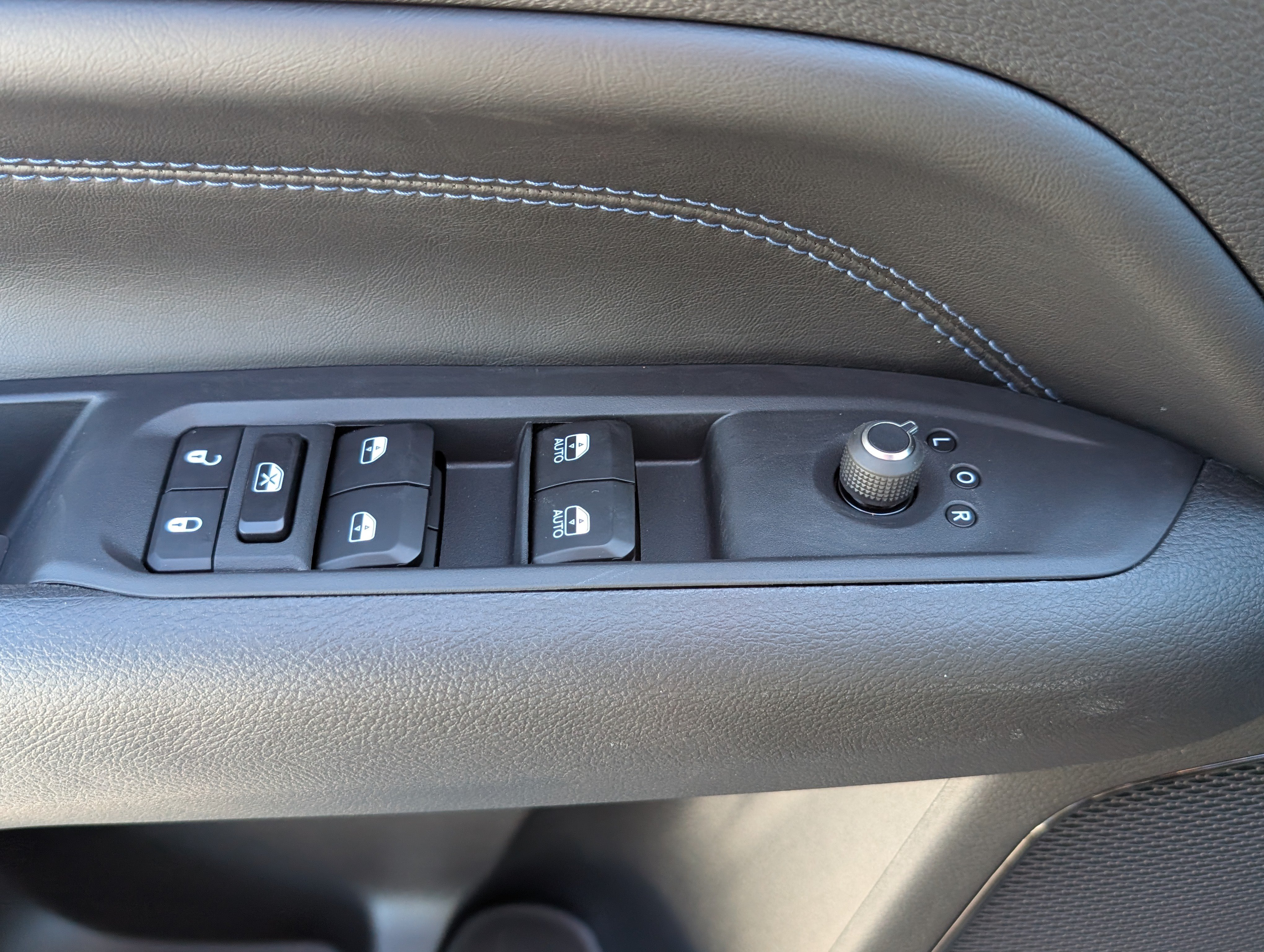 New 2026 Jeep Compass Limited w/ Sun, Sound & Navigation Group AWD/4WD image 18