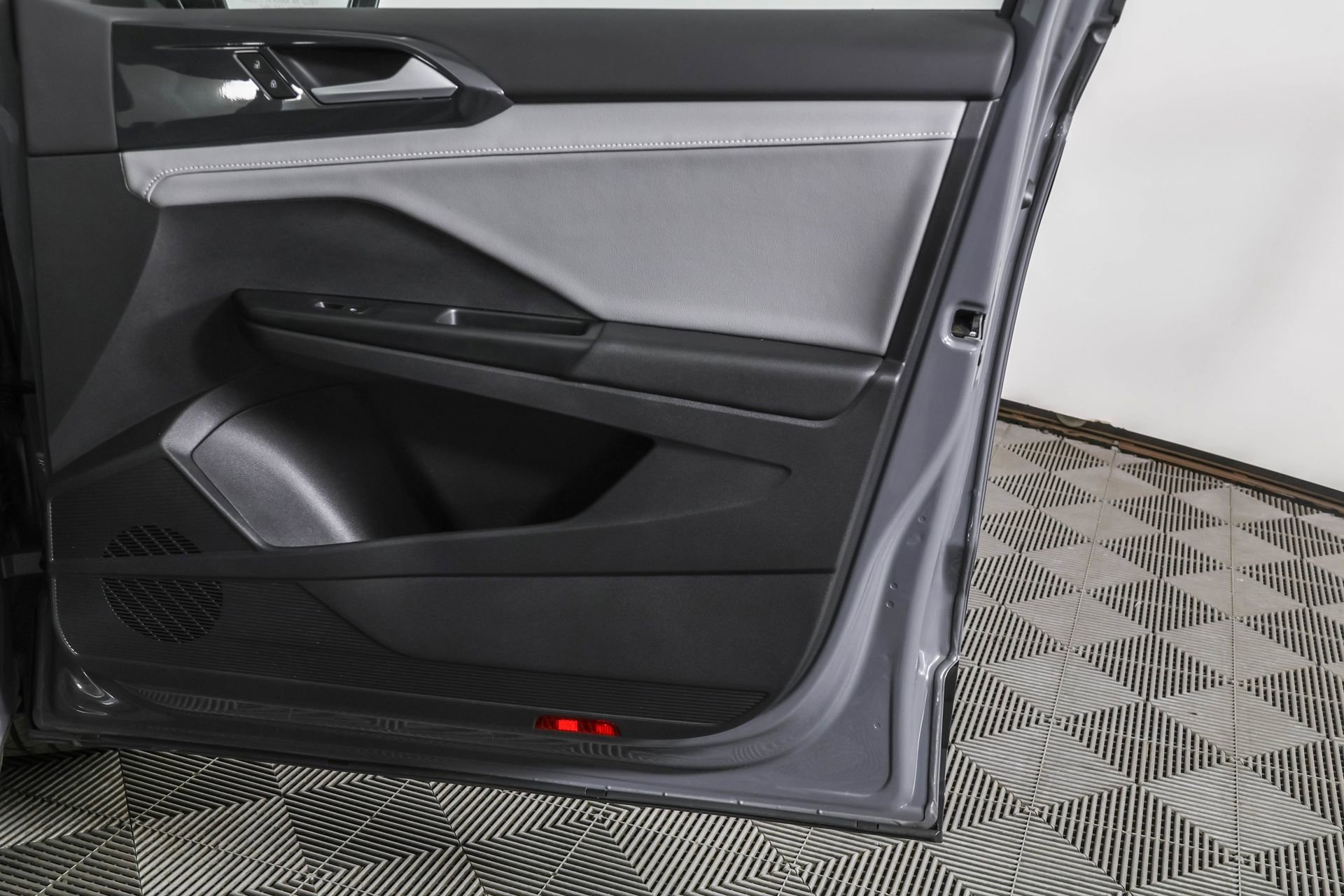 Used 2022 Volkswagen Taos SEL image 46