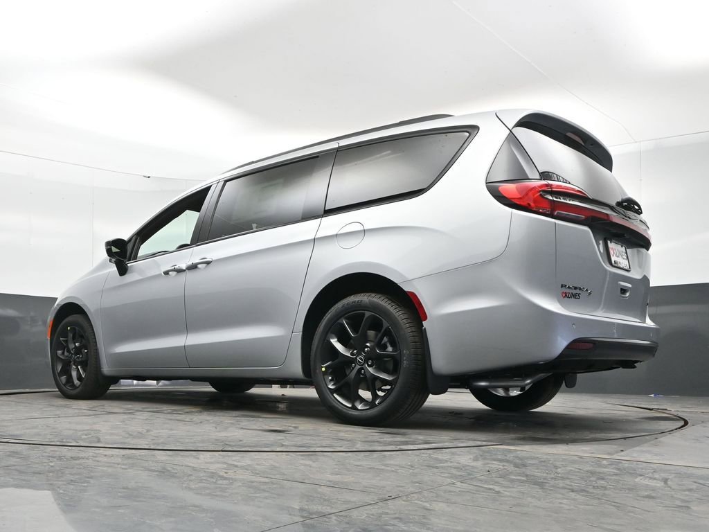 New 2026 Chrysler Pacifica Select w/ S Appearance Package AWD/4WD image 45