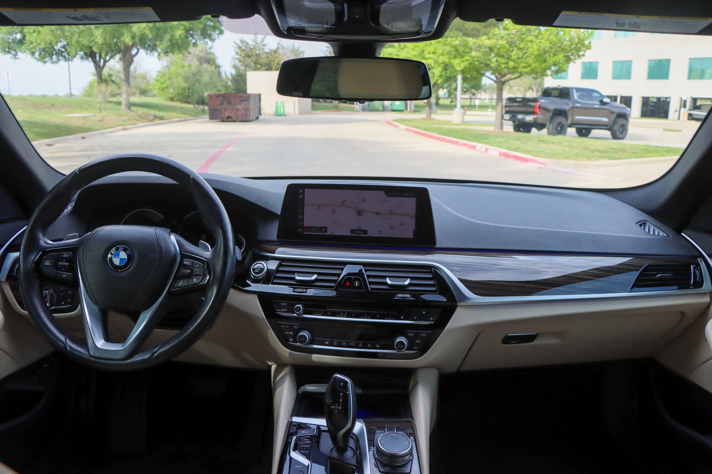 Used 2019 BMW 530e w/ Convenience Package image 26