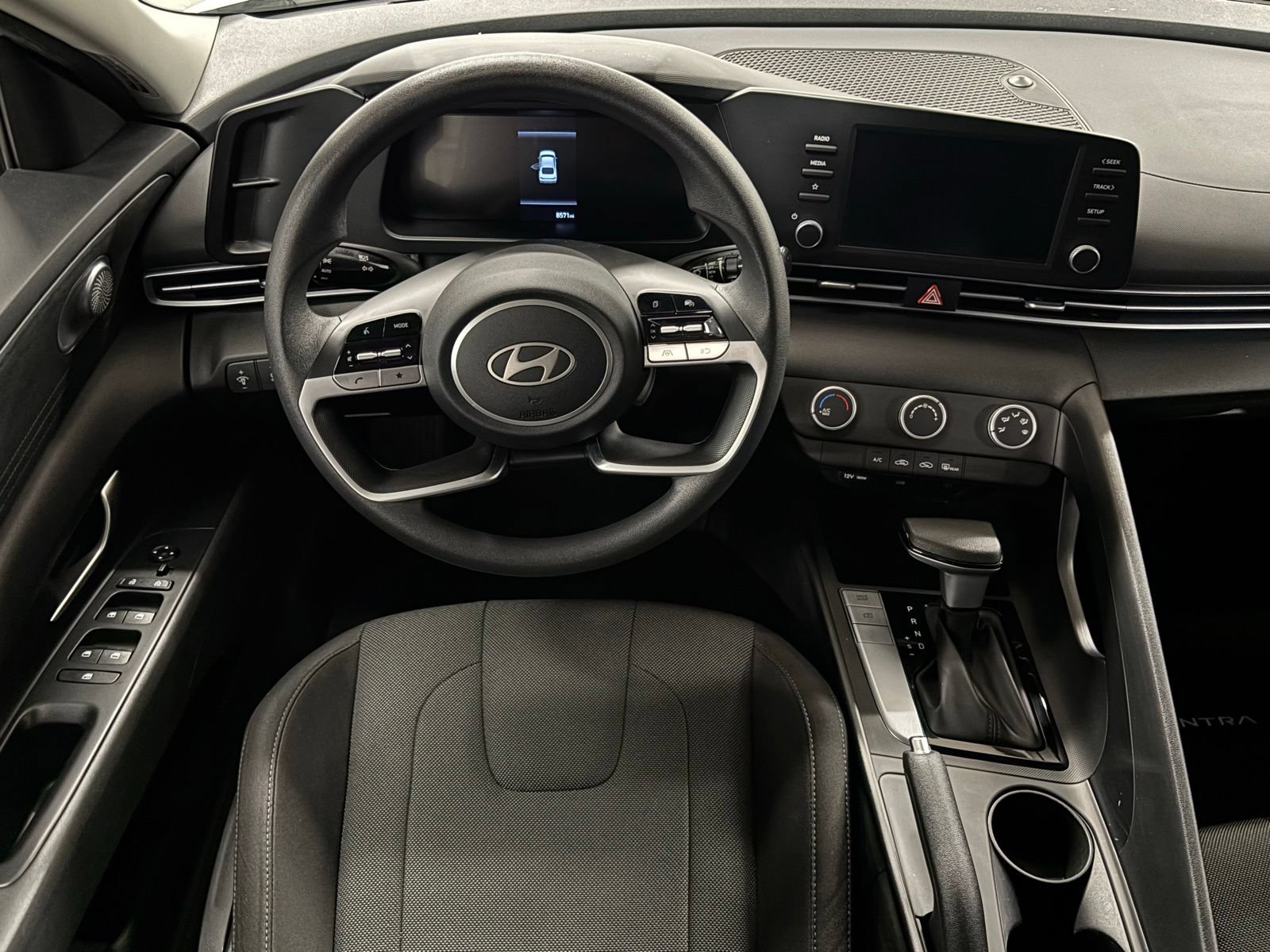 Certified 2025 Hyundai Elantra SE FWD image 8