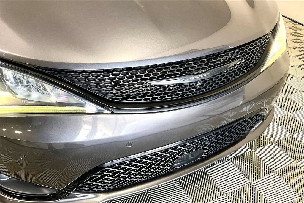 Used 2020 Chrysler Pacifica Limited w/ Advanced Safetytec Group FWD image 31