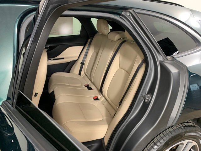 Used 2018 Jaguar F-PACE Premium image 31