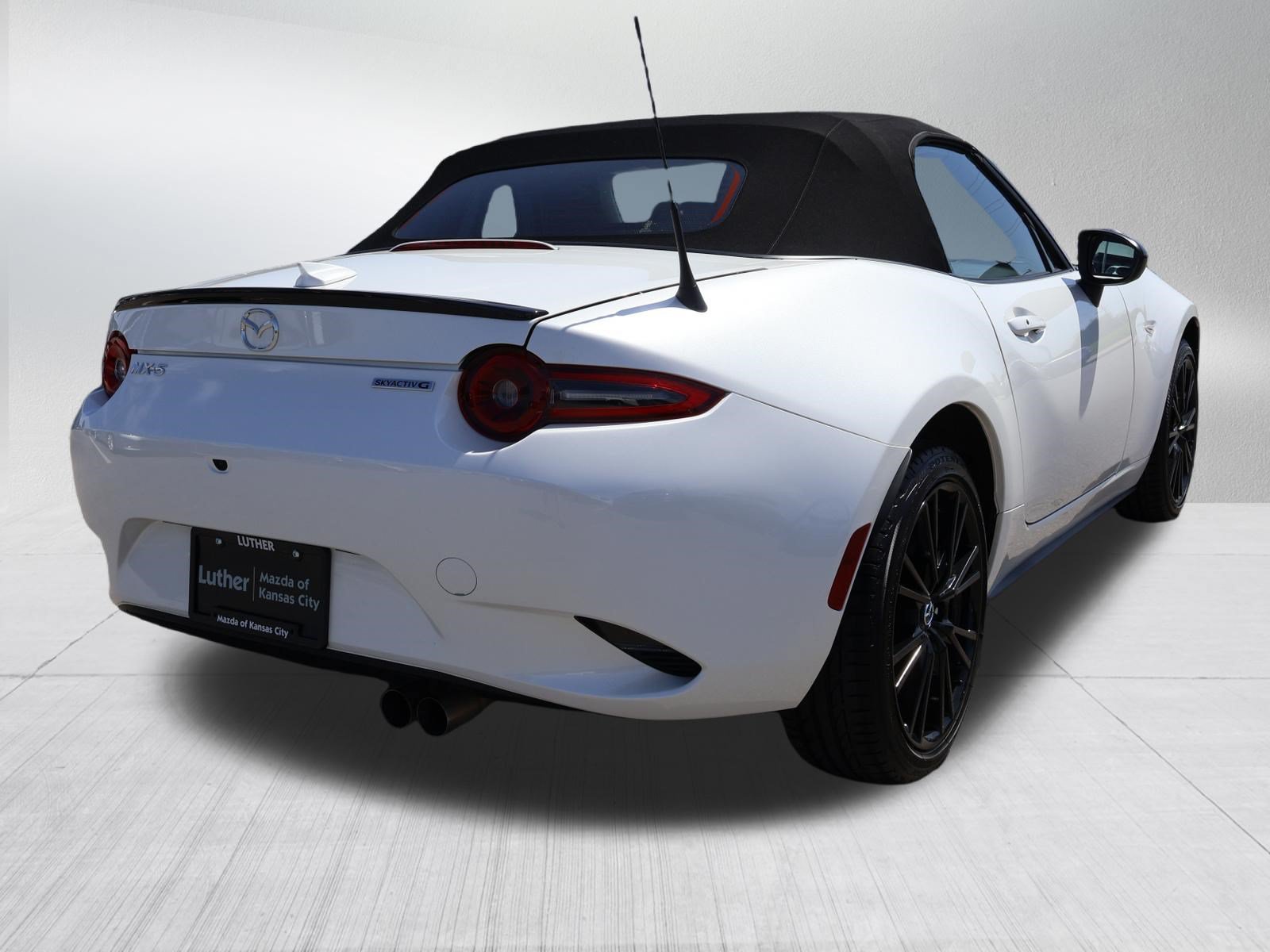 Certified 2025 MAZDA MX-5 Miata Club RWD image 7