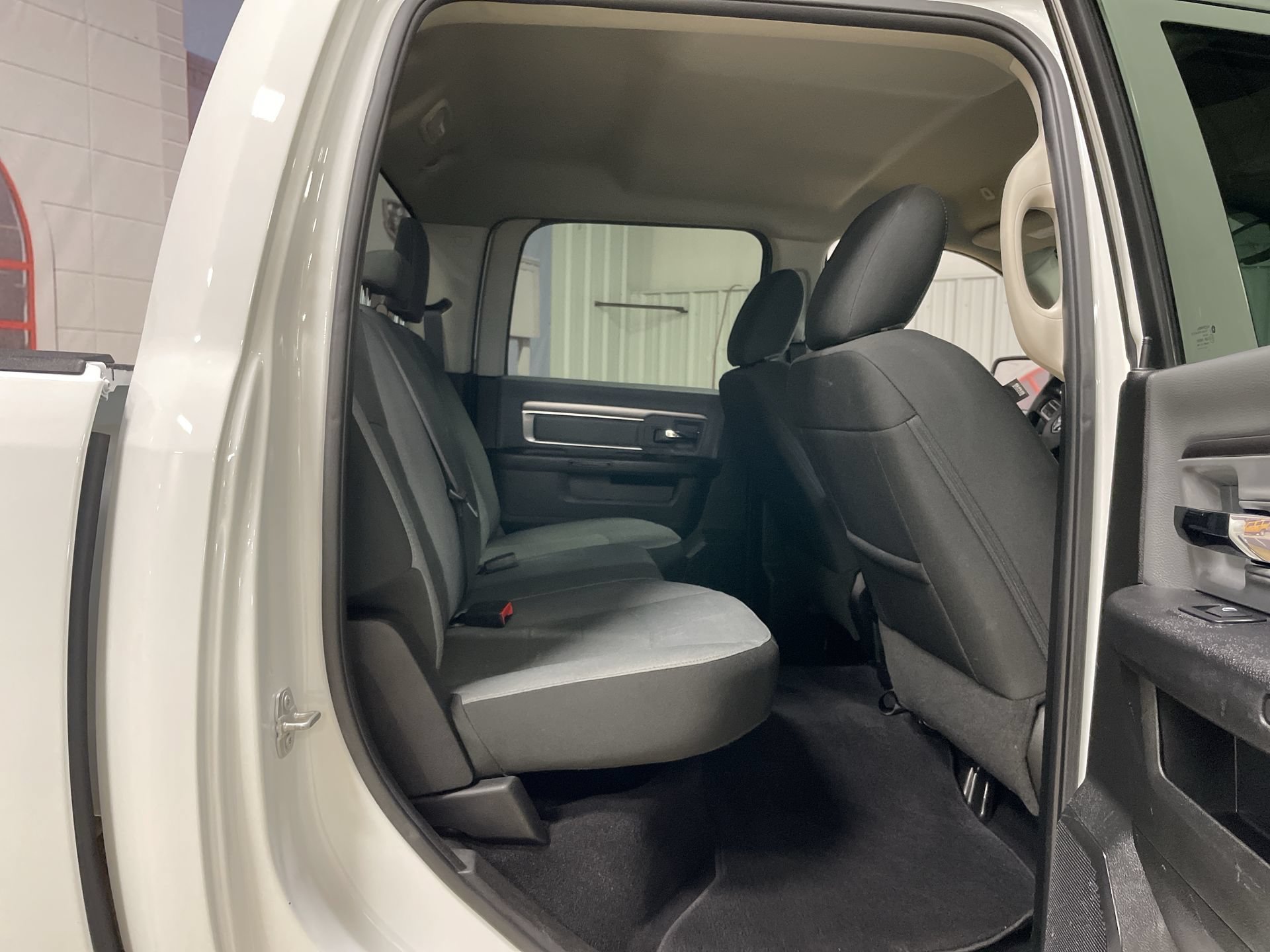 Used 2022 RAM 1500 Classic SLT w/ Electronics Group AWD/4WD image 28