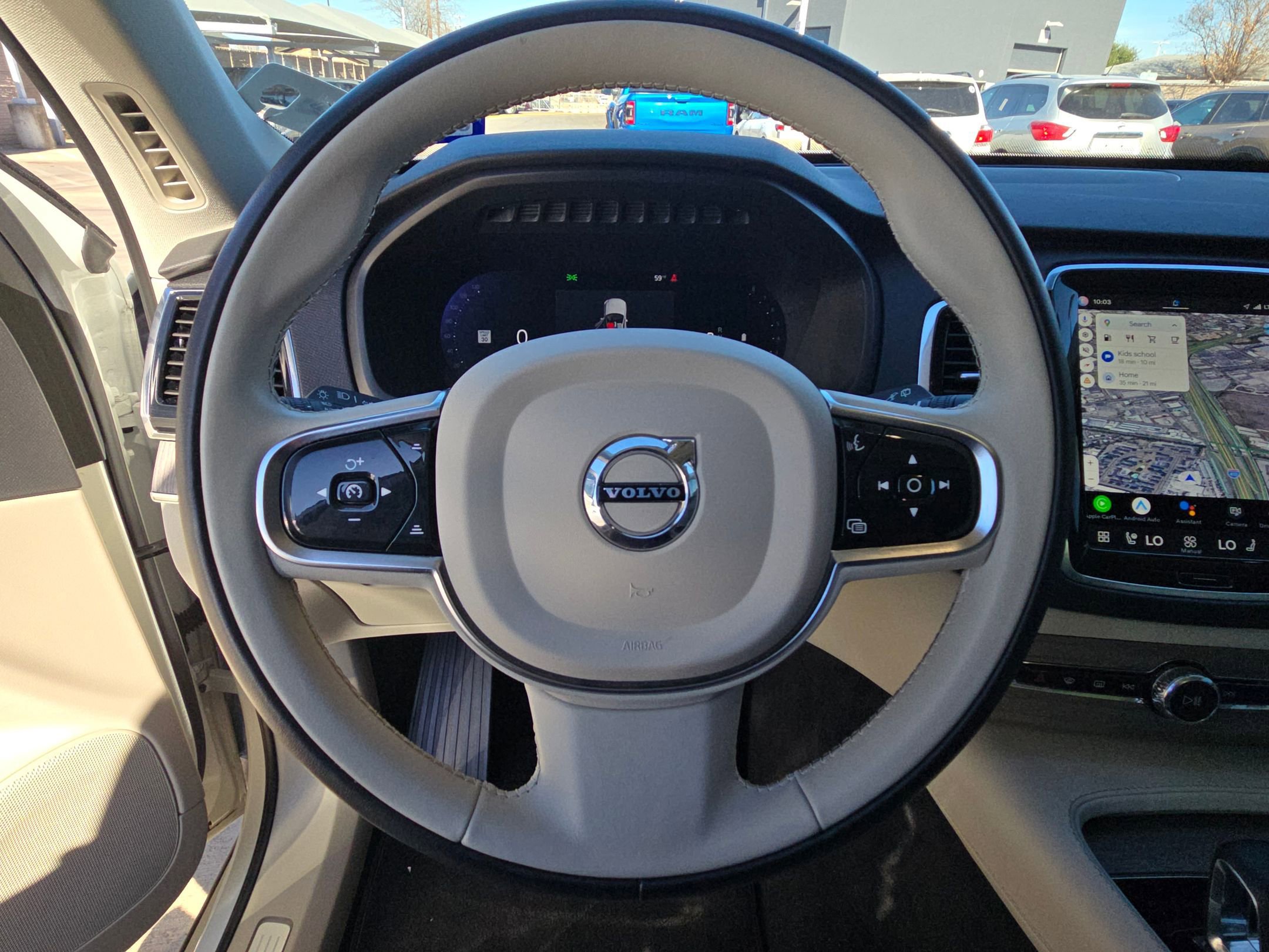 Used 2023 Volvo XC90 B6 Plus image 10