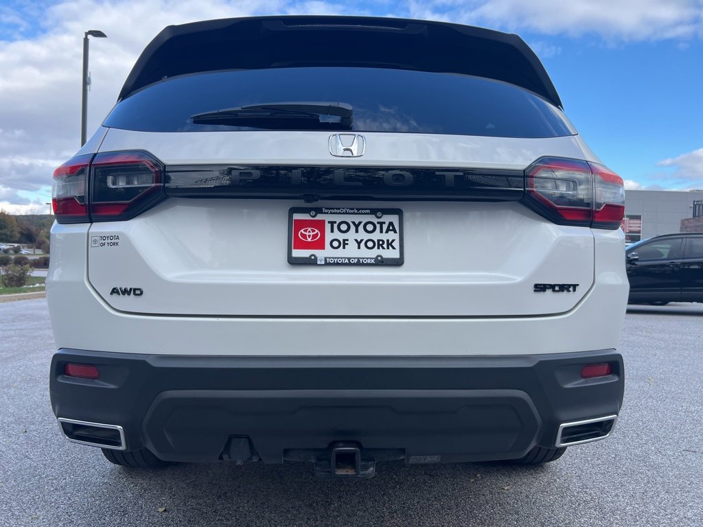 Used 2025 Honda Pilot Sport image 4