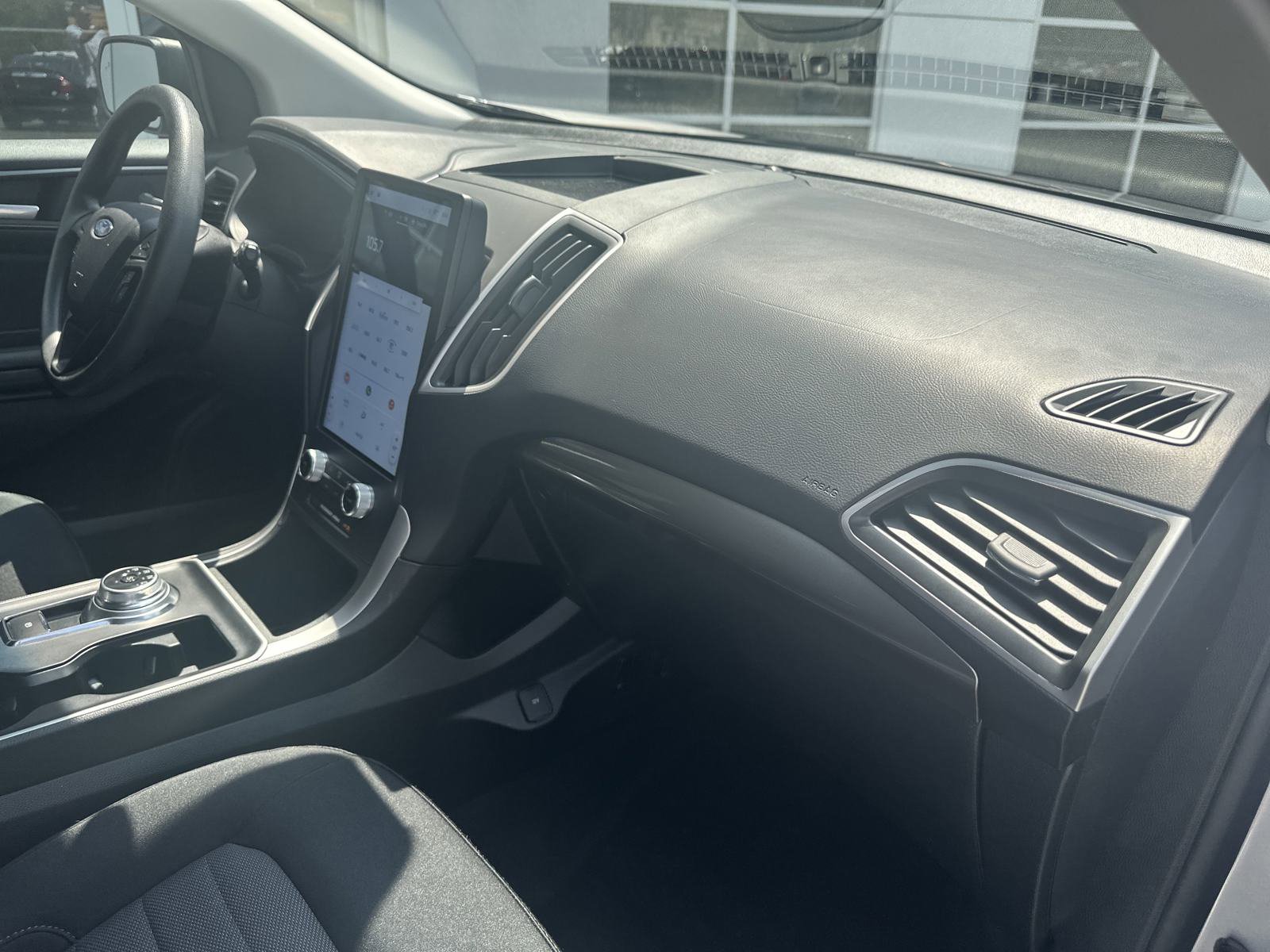 Used 2022 Ford Edge SE image 25