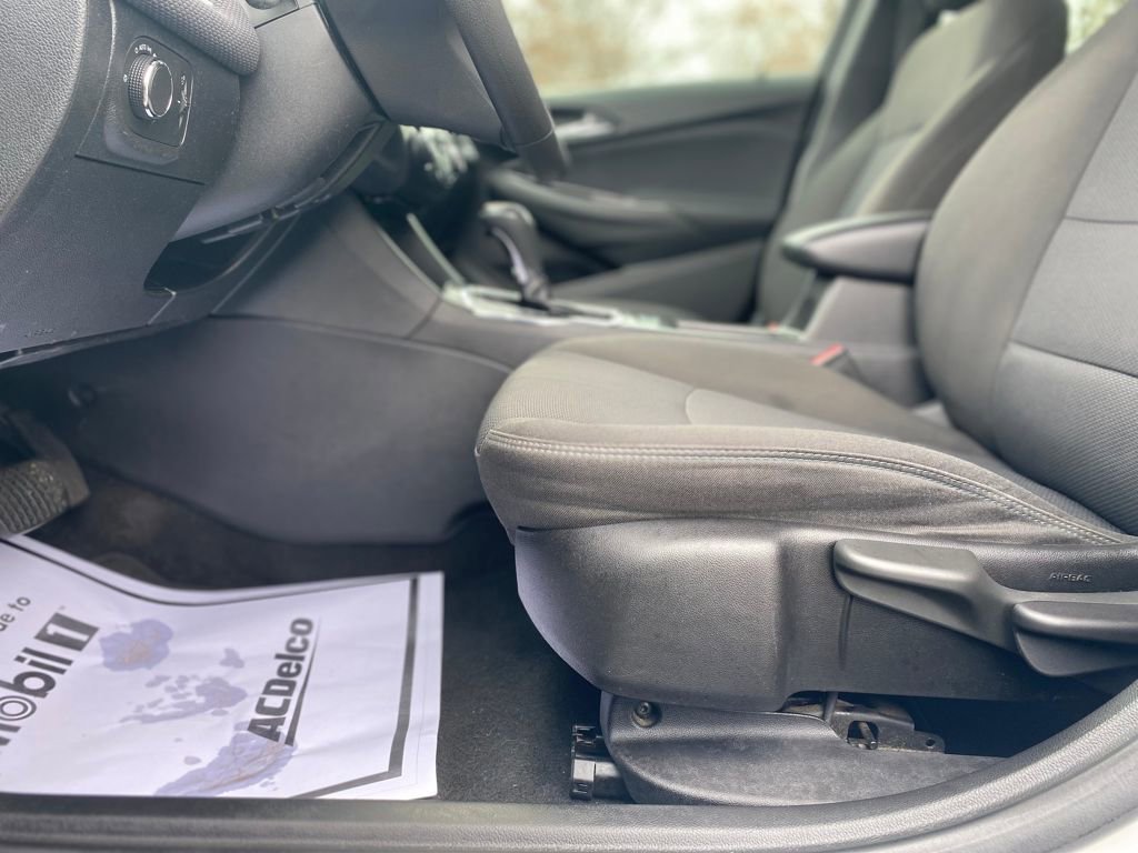 Used 2018 Chevrolet Cruze LT image 21