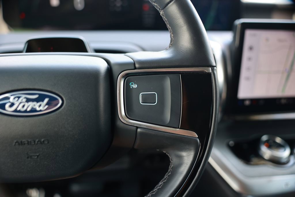 Used 2025 Ford Expedition Platinum w/ Driver's Package image 23