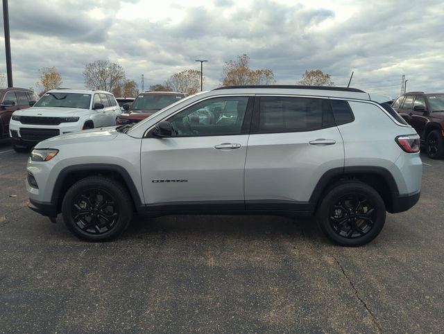 Used 2024 Jeep Compass Latitude AWD/4WD image 6