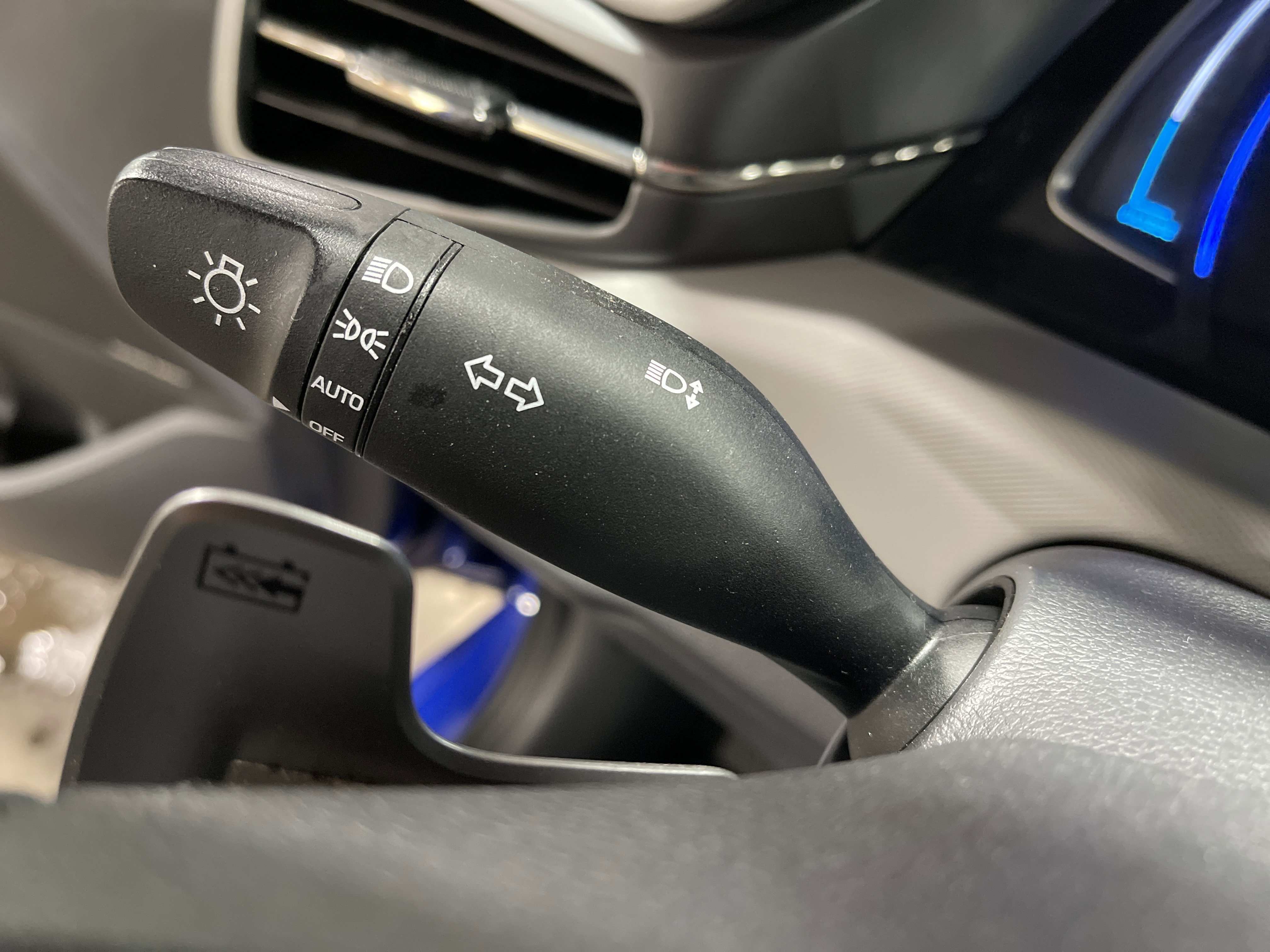 Used 2020 Hyundai Ioniq Limited image 20