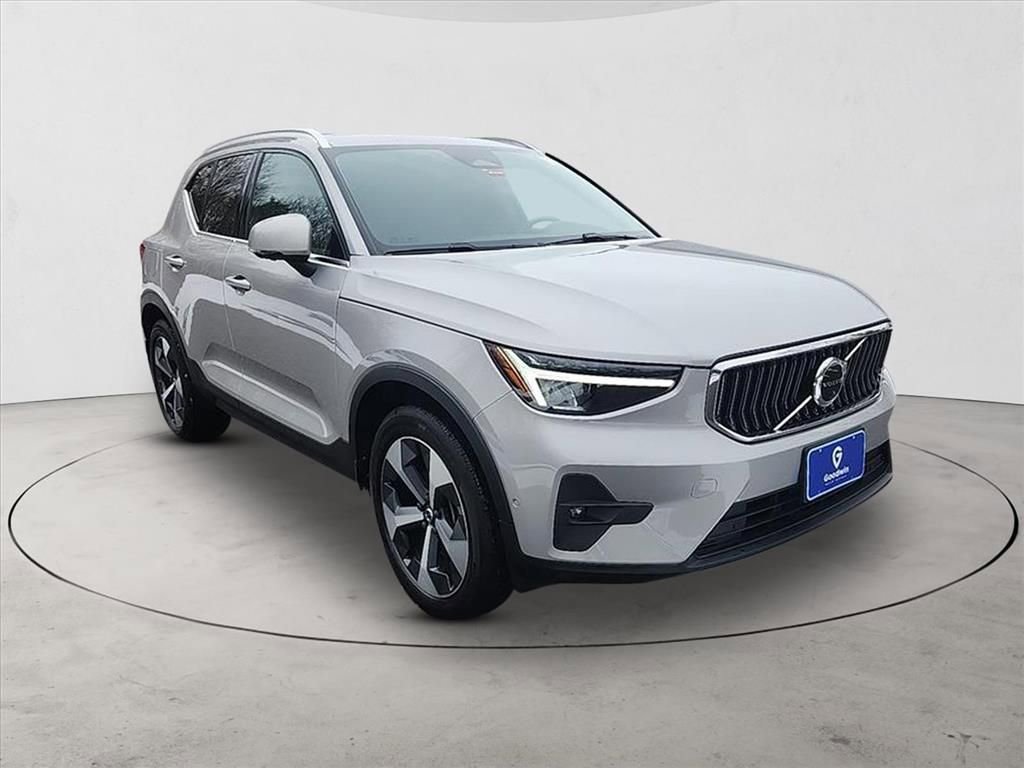 Certified 2023 Volvo XC40 B5 Plus w/ Driver Assist Package AWD/4WD image 7