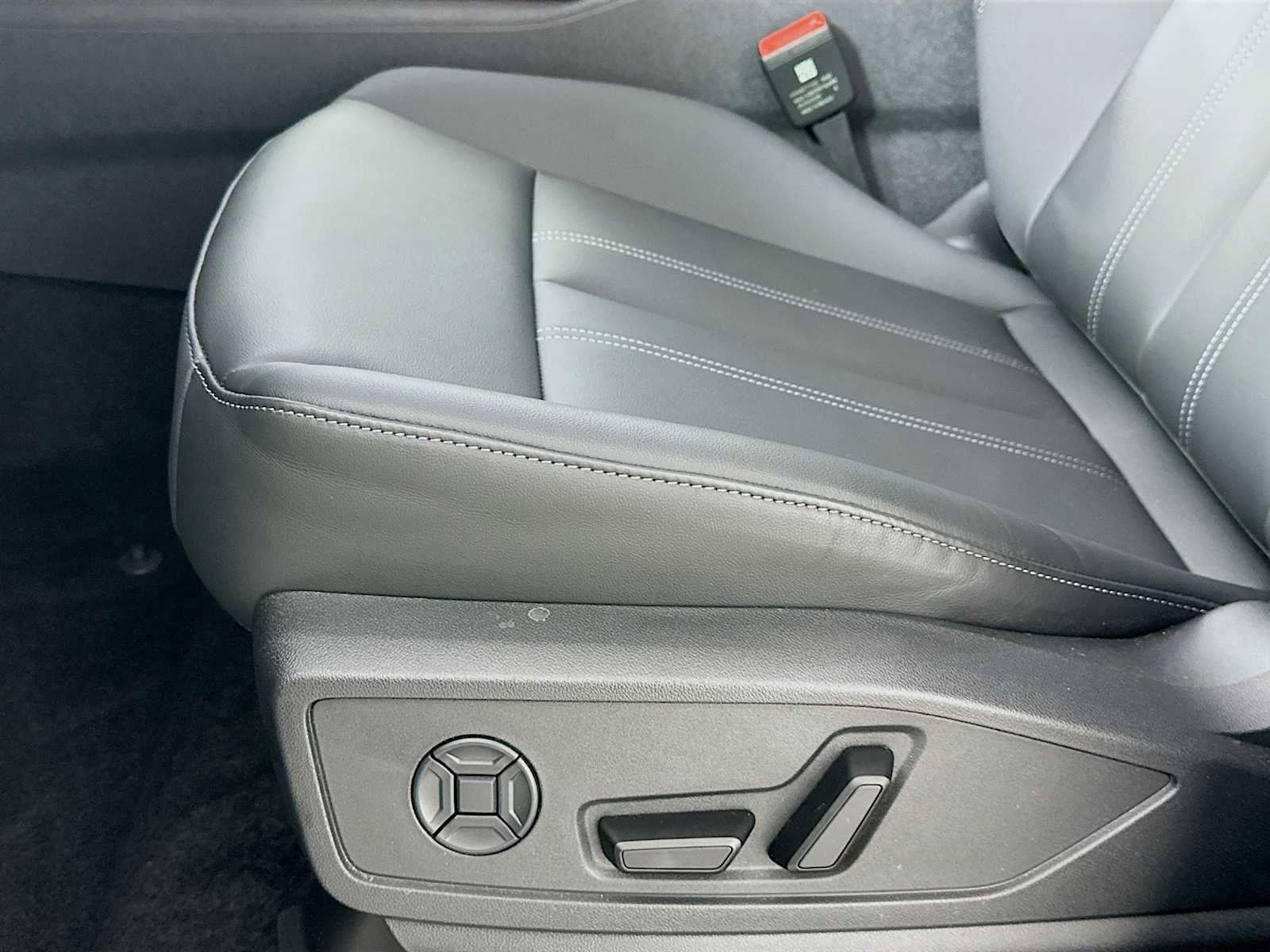 New 2025 Audi Q5 Premium image 17